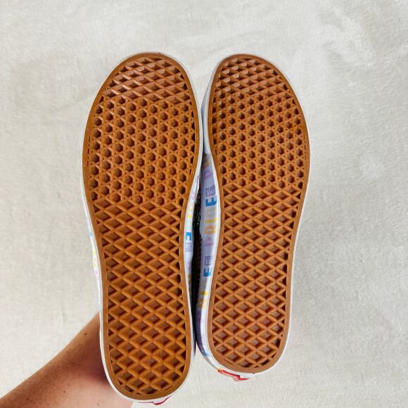 VANS Shoes Men's 11 Multicolor PRIDE Slip On Rainbow LGBTQ+ Pride Month Summer - Picture 10 of 11
